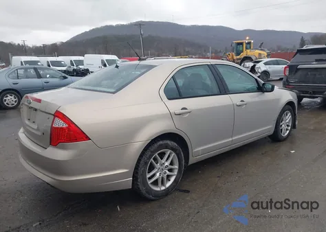 2010 Ford Fusion S из США, поврежденный, VIN 3FAHP0GA7AR411397